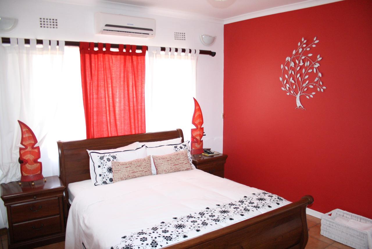 غابورون Sunflower Court Bed And Breakfast المظهر الخارجي الصورة