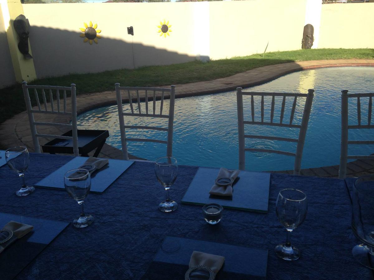 غابورون Sunflower Court Bed And Breakfast المظهر الخارجي الصورة