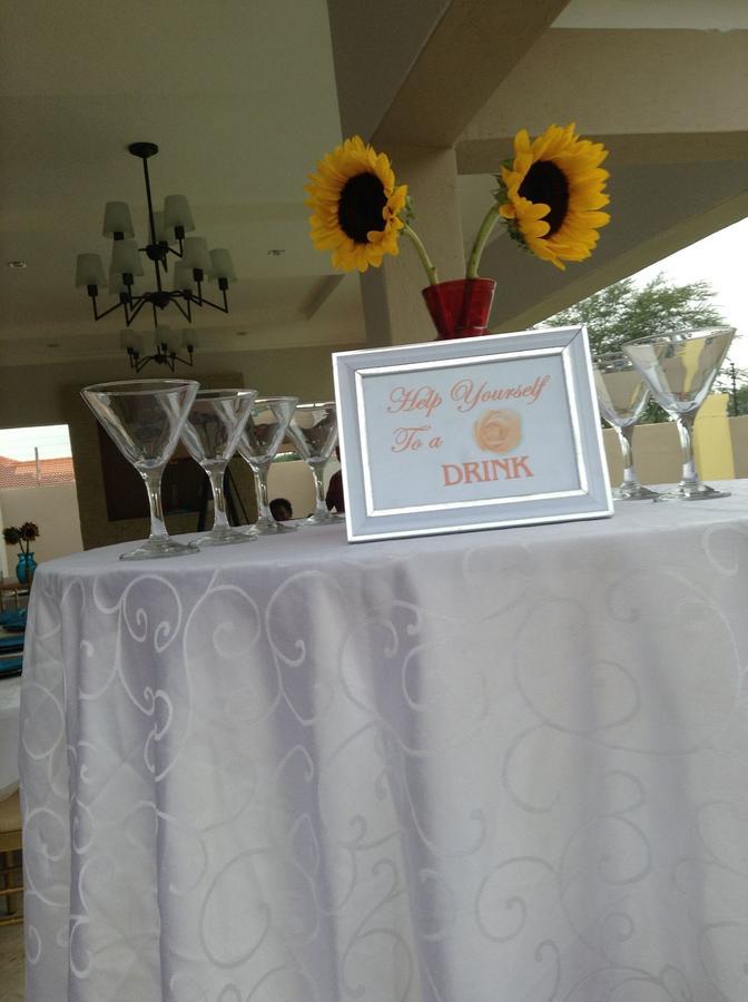 غابورون Sunflower Court Bed And Breakfast المظهر الخارجي الصورة